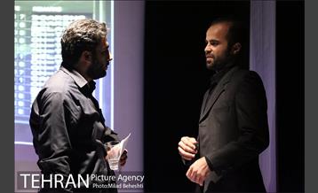 نمایش او فقط خسته بود‎ 13