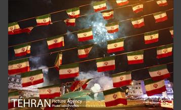 نور افشانی در میدان انقلاب بمناسبت 22 بهمن 2