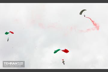 پرش چتربازان از برج میلاد تهران 9
