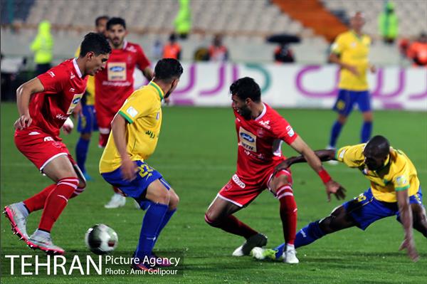 دیدار تیم‌های فوتبال پرسپولیس - صنعت نفت آبادان 6