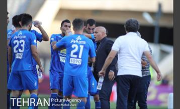 دیدار تیم‌های فوتبال استقلال و پدیده 20