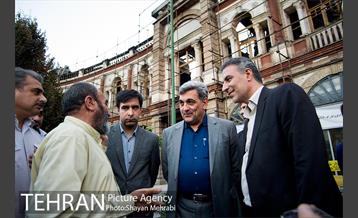 بازدید شهردار تهران از خسارت آتش سوزی اخیر میدان حسن آباد 27