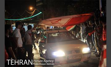 شادی خیابانی مردم بعد از پیروزی تیم ملی ایران 49