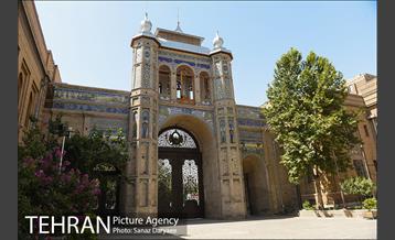 بازدید اعضا شورای شهر از محوطه سردرب باغ ملی و میدان مشق 2