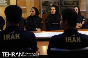 بدرقه دکتر داورزنى از تیم ملى والیبال بانوان  9