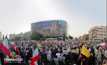 اجتماع مردمی در حمایت و تشکر از نیروهای مسلح در میدان انقلاب 45