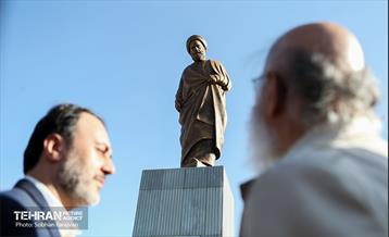 رونمایی از مجسمه «علامه امینی» 15