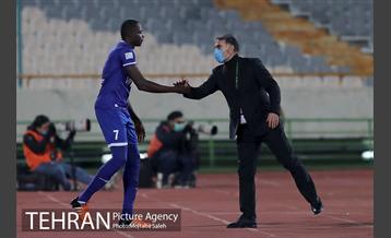 دیدار تیم‌های فوتبال استقلال و آلومینیوم اراک  25