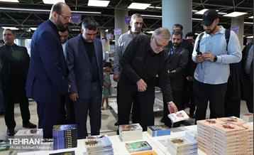 بازدید شهردار تهران از رویداد "اردی‌بهشت کتاب" 27