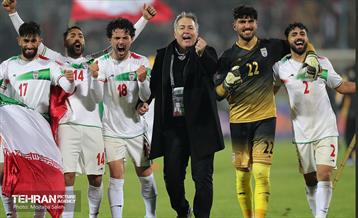 جشن و شادی بازیکنان و کادر فنی تیم ملی ایران پس از صعود به جام جهانی 2022