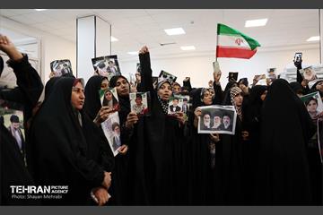 دیدار شهردار تهران با اعضای خانواده شهدای مدرسه شجره طیبه میناب 24