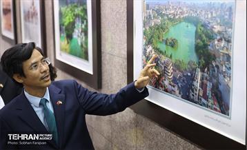 افتتاح نمایشگاه عکس ویتنام در ایستگاه مترو تجریش 12