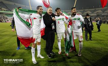 جشن و شادی بازیکنان و کادر فنی تیم ملی ایران پس از صعود به جام جهانی 2022