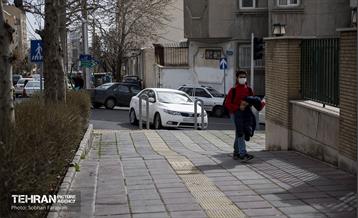 بی قانونی؛ تعرض به حریم پیاده راه 9