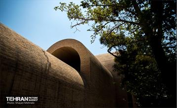 پلازای ایستگاه مترو جهاد 38