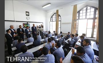 بازدید شهردار تهران از دبیرستان البرز 14