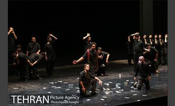 نمایش "من" در پردیس تئاتر تهران (خاوران) 34