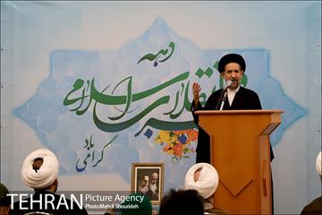 افتتاح سلسله جشن های های فجر انقلاب در مساجد شاخص منطقه 7