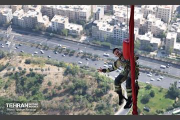 مسابقه پله‌نوردی آتش‌نشانان در برج میلاد 11