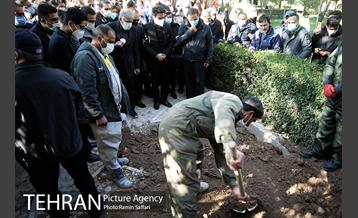 مراسم خاکسپاری پیکر محمدرضا شجریان در توس 10