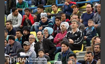 دیدار تیم های فوتبال پیکان تهران و سایپاتهران