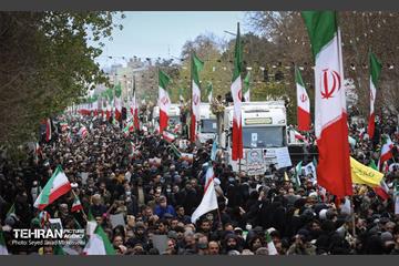 تشییع پیکر ۱۰۰ شهید مردمی و مدافع امنیت در تهران - 3 23