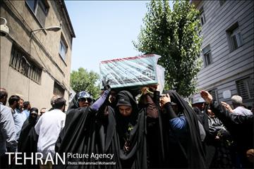 مراسم تشییع پیکرهای مطهر ۱۵۰ شهید تازه‌ تفحص‌ شده دفاع مقدس  - ۲ 32
