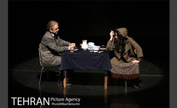 نمایش آینه های روبرو‎ 2