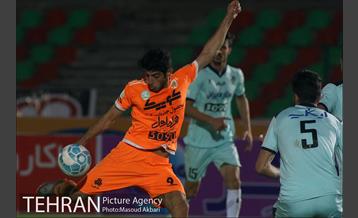 دیدار تیم های فوتبال پیکان تهران و سایپاتهران