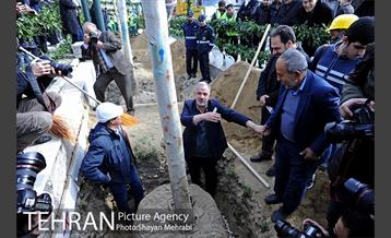 آیین کاشت 40 اصله درخت، به مناسبت چهلمین سالگرد انقلاب اسلامی باحضور شهردار تهران 30