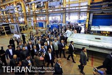 بازدید معاون اول رئیس جمهور به همراه شهردار تهران از کارخانه واگن‌سازی تهران 16