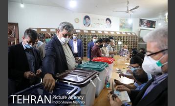 حضور شهردار تهران در انتخابات 1400