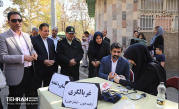 مراسم تقدیر و تکریم از پرستاران شاغل و همسران جانباز منطقه ۱۶ 4