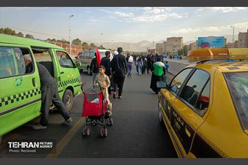 خدمت‌رسانی رایگان تاکسی‌های شهری به شرکت‌کنندگان مراسم تشییع پیکر آقای شهید ایران 10