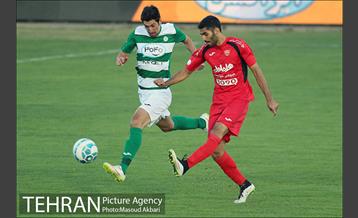 دیدار ذوب اهن و پرسپولیس در لیگ برتر فوتبال