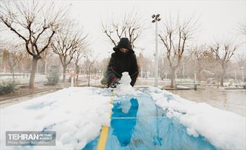 روز برفی در منطقه 8 16