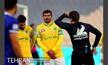 دیدار تیم‌های فوتبال استقلال و صنعت نفت آبادان  18