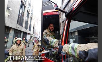 پایان عملیات اطفای حریق ساختمان برق حرارتی میدان ولیعصر 21