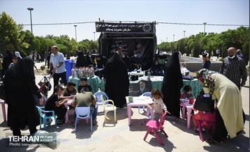 حضور مردم در مرقد امام خمینی(ره) 16