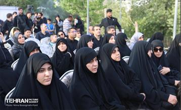 اهتزاز پرچم عزای حسینی بر فراز برج پرچم ایران 34
