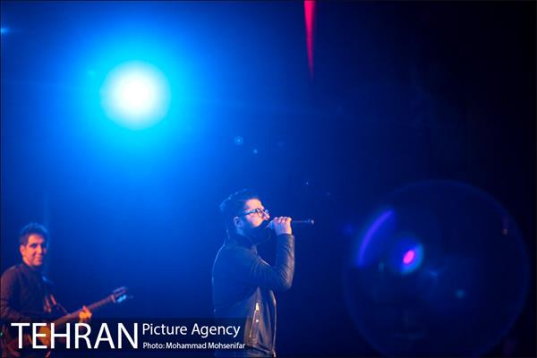 اجرای کنسرت موسیقی حامد همایون 3