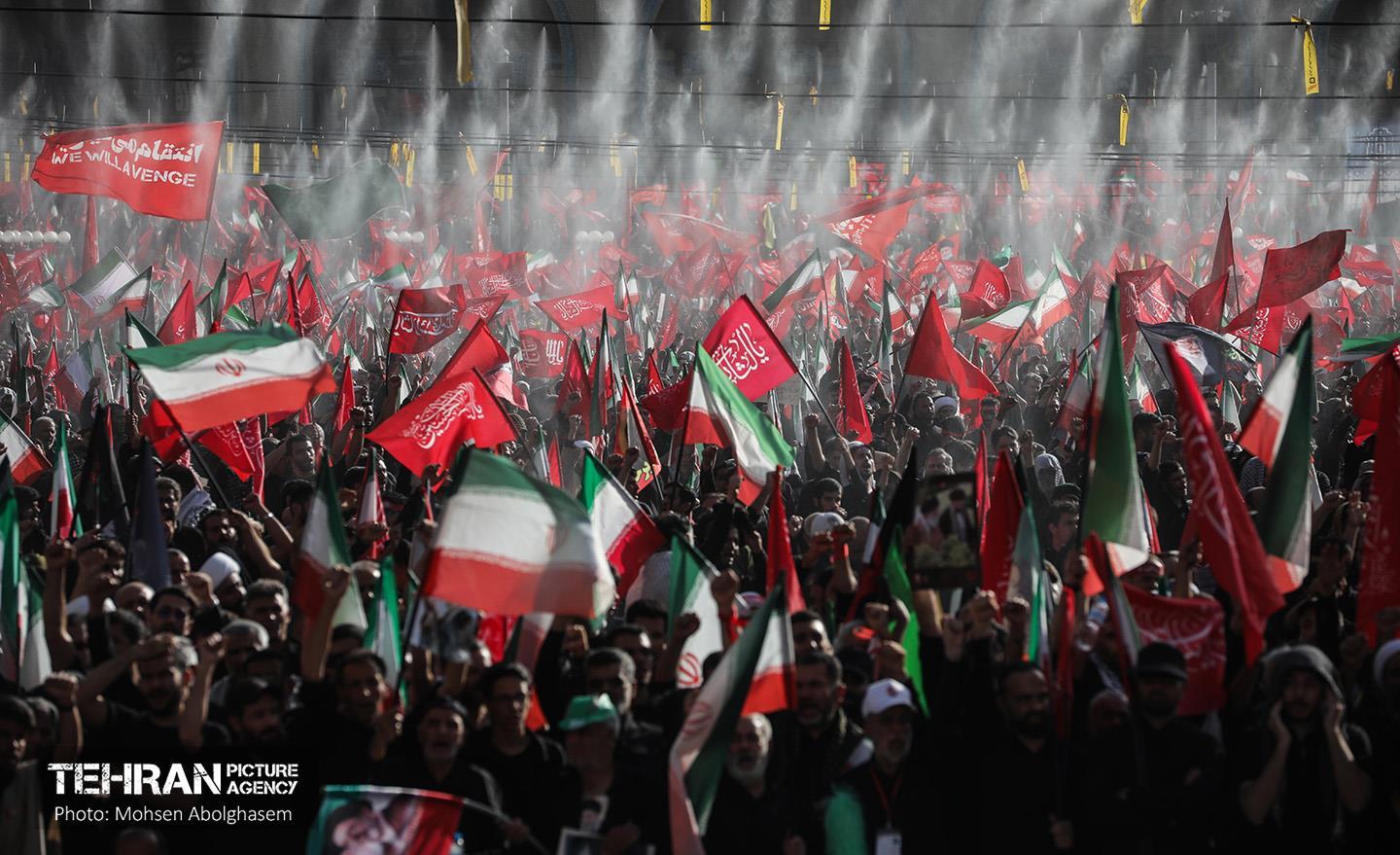 اقامه نماز بر پیکر آقای شهید ایران - 1 63