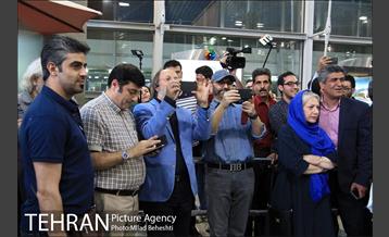 استقبال از عوامل فیلم فروشنده در فرودگاه امام خمینی تهران‎ 11