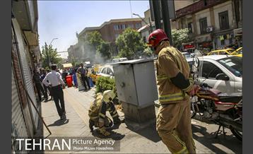 عملیات اطفا حریق در میدان حسن آباد 8