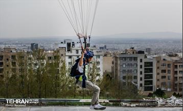 پرش چتربازان به مناسبت روز جمهوری اسلامی 3