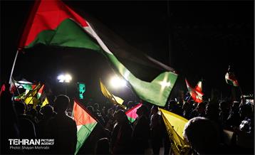شادی مردم تهران پس از حمله موشکی ایران 18