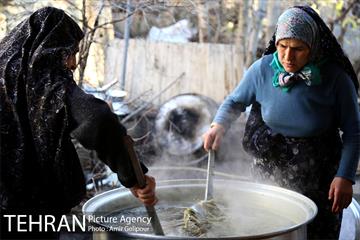 نخستین جشنواره خرمالو در روستای کشار سفلی 7