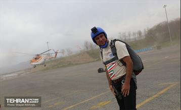 پرش چتربازان از برج میلاد تهران 15