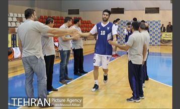 رقابت بسکتبال تیم های دانشگاه آزاد - پتروشیمی بندر امام