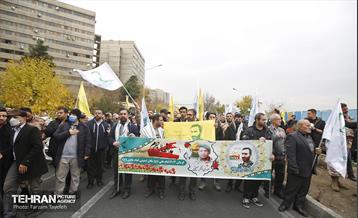 تشییع پیکر شهدای مدافع حرم در منطقه ۵ 15